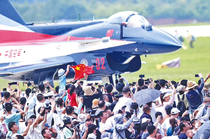 艹鸡巴视频在线观看长春航空展迎来首个公众日